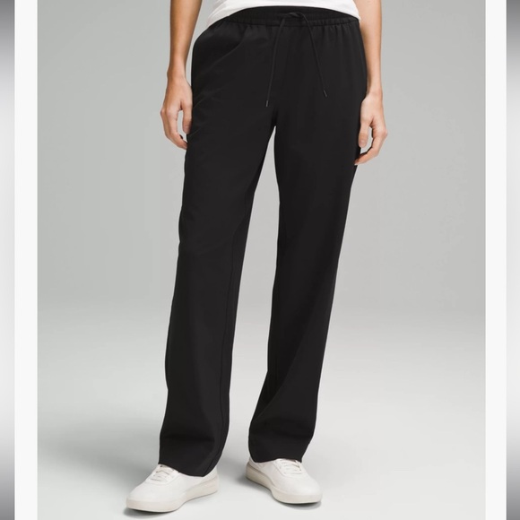 Like New! Lululemon 🍋 Straight-Leg MR Luxtreme Pant*Regular Length - Black - Picture 1 of 8